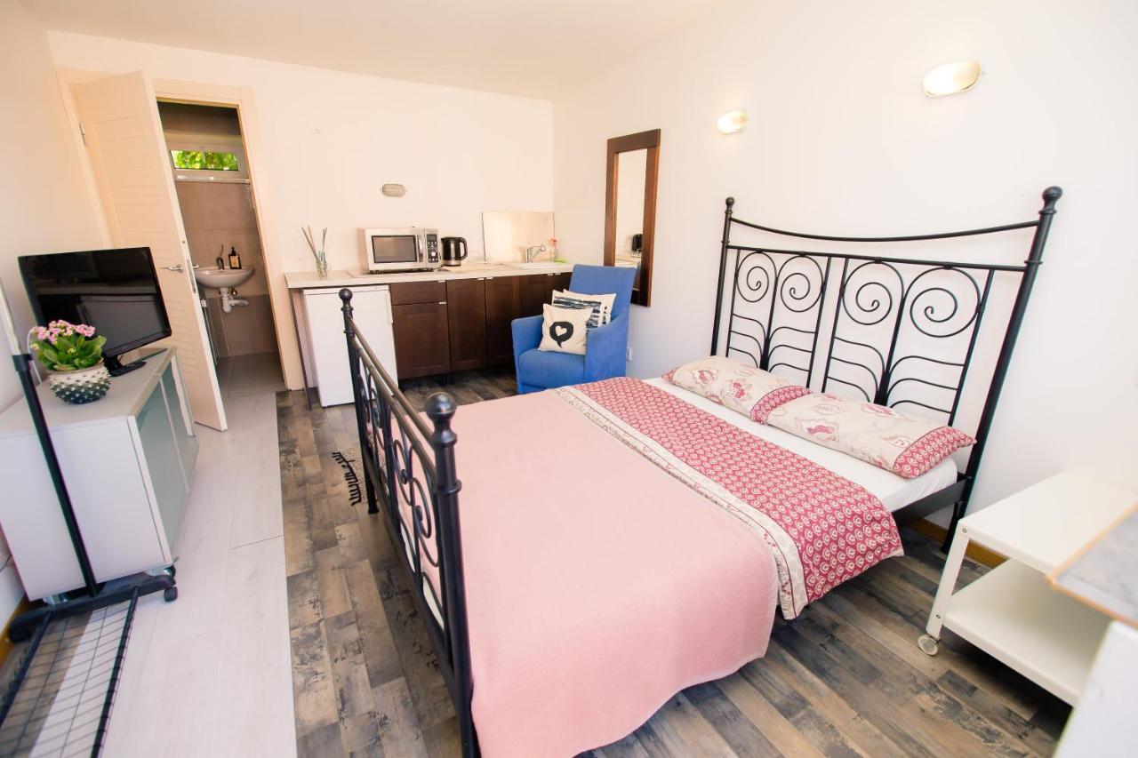 Old Town Apartment *